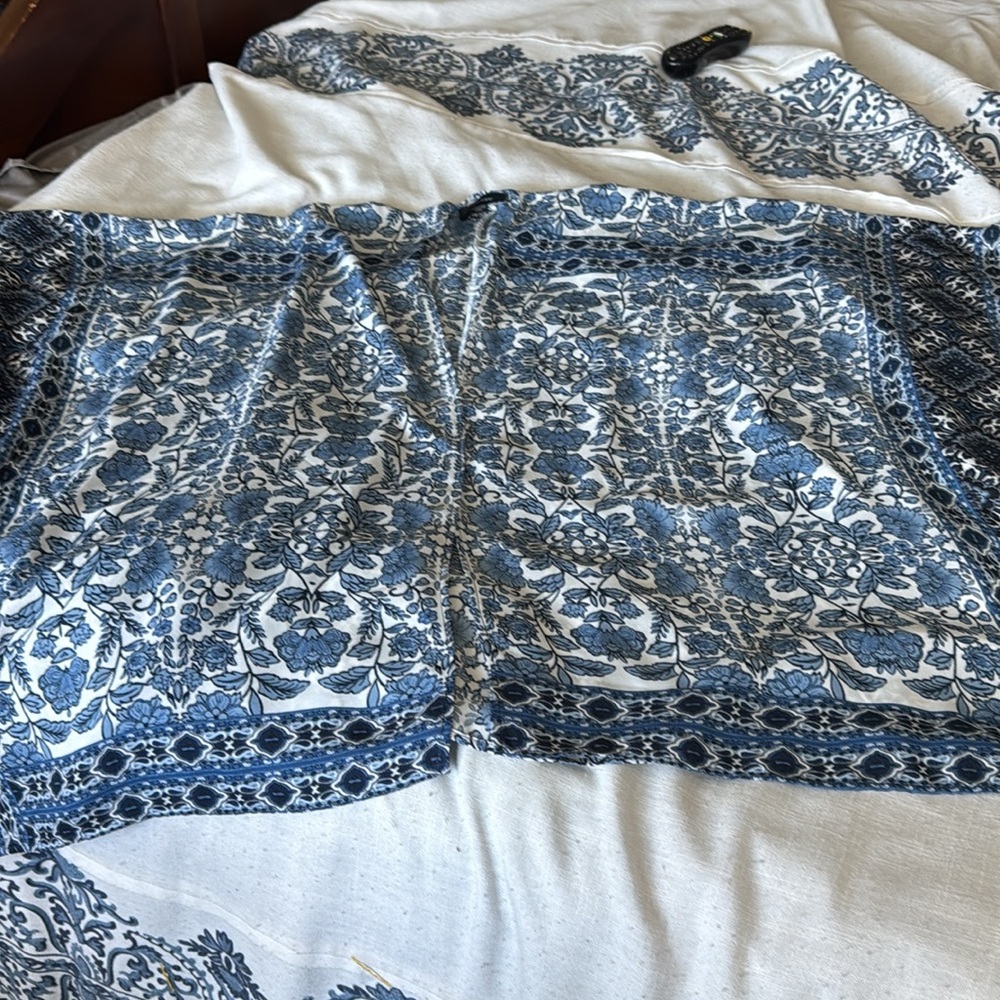 Karen Kane Blue and White Floral kimono  one size fits all like a jacket